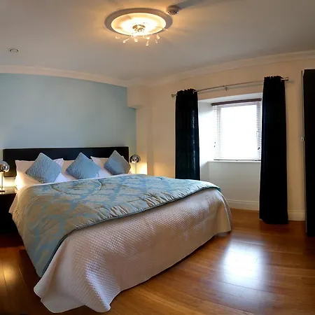 Elephant 3* Westport